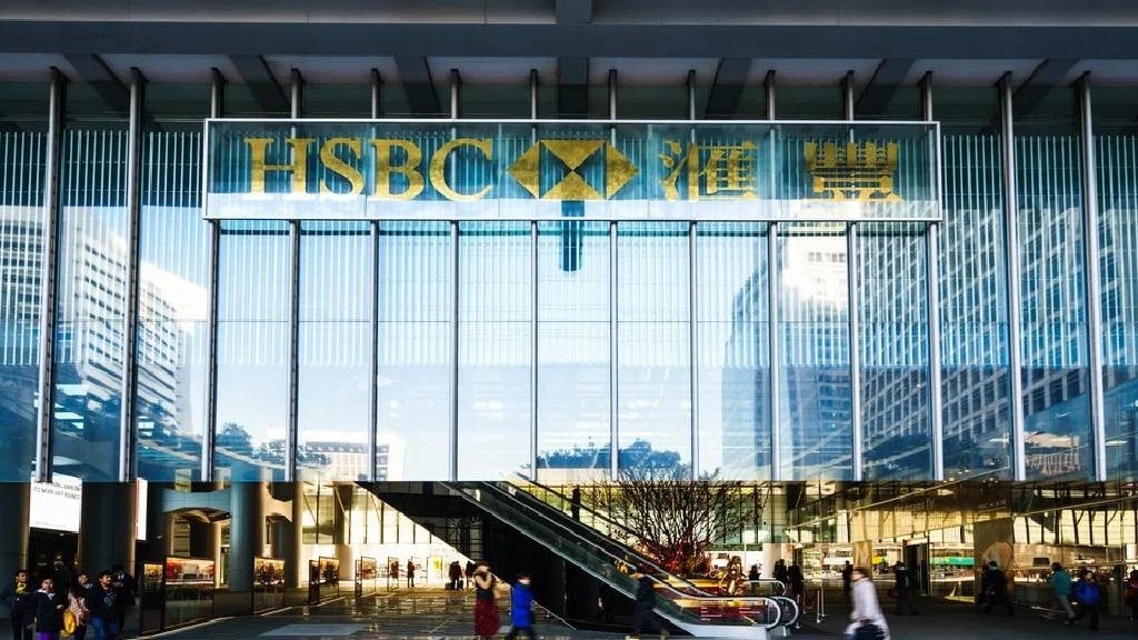 Tòa nhà ngân hàng tại Hong Kong và bối cảnh dịch vụ tài chính quốc tế.