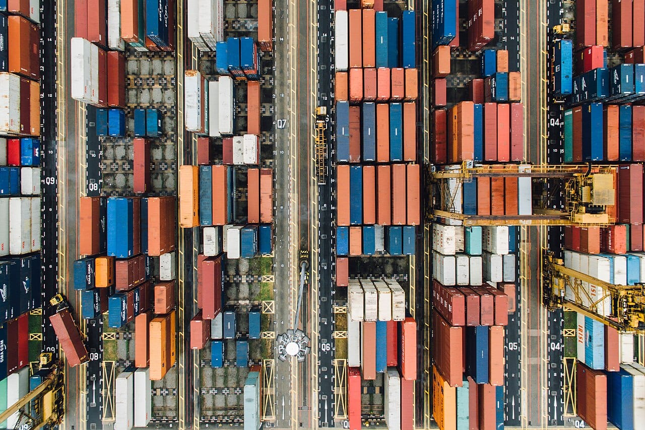 Ảnh minh họa các container hàng hóa tại cảng Singapore nhìn từ trên cao