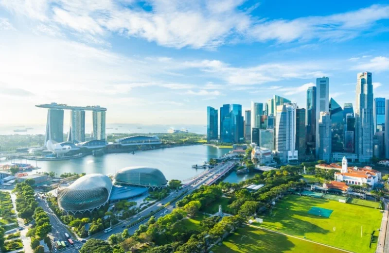 Vịnh Marina Bay với các tòa nhà cao tầng tại Singapore