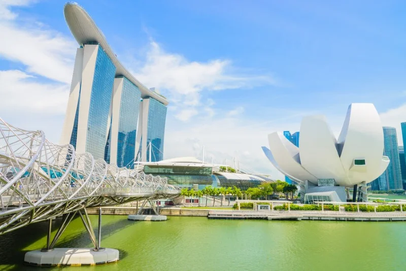 Marina Bay Sands, Bảo tàng ArtScience và cầu Helix bên vịnh Singapore.